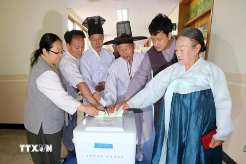 Cử tri Hàn Quốc đi bỏ phiếu bầu cử hội đồng địa phương