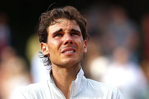Rafael Nadal bật khóc trên bục đăng quang tại Roland Garros