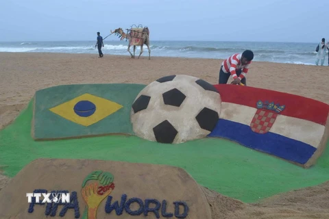[Photo] Trận chiến Brazil và Croatia được hâm nóng trên cát