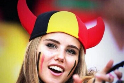 Fan "Thiên thần tóc vàng" tuyển Bỉ gây sốt cư dân mạng 