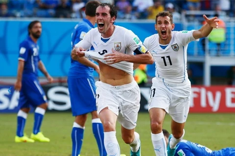 Italy-Uruguay 0-1: Suarez cắn người, Uruguay giành vé đi tiếp