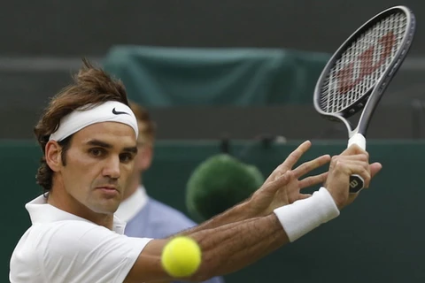 Wimbledon: Nole và Federer thoát hiểm, Halep vẫn thăng hoa