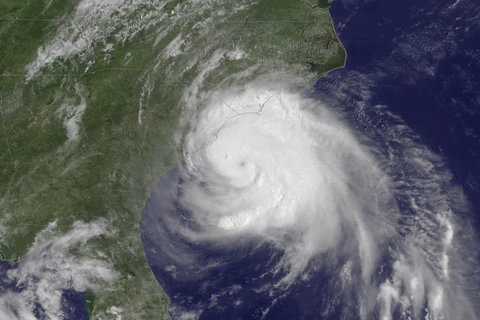 Mỹ hoãn hàng loạt hoạt động kỷ niệm Quốc khánh vì bão lớn