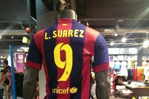 Barcelona đã bắt đầu bán áo đấu của tiền đạo Luis Suarez