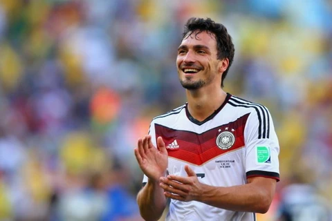 Chuyển nhượng tối 21/7: M.U sắp có Hummels, Torres ra đi?