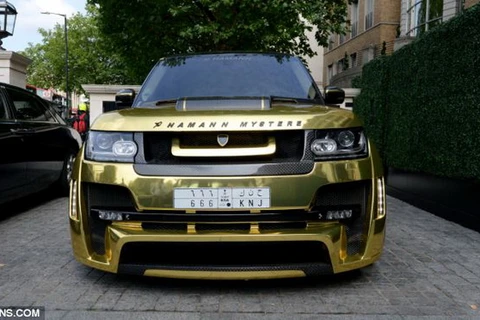 Siêu xe Range Rover bọc vàng gây xôn xao đường phố London