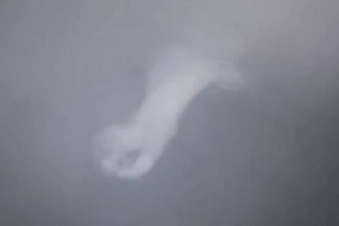 Đám mây có hình "Bàn tay của Chúa" gây sốt trên internet