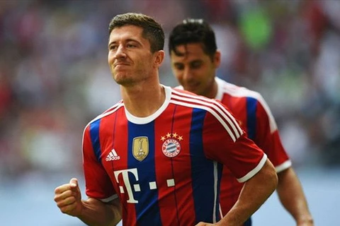 Robert Lewandowski lập siêu phẩm trong ngày Bayern bại trận