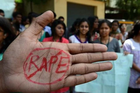 Phẫn nộ với bộ ảnh thời trang gợi vụ hiếp dâm tập thể ở Ấn Độ