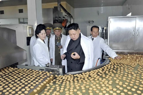 Chùm ảnh đặc biệt về các chuyến thị sát của ông Kim Jong-Un
