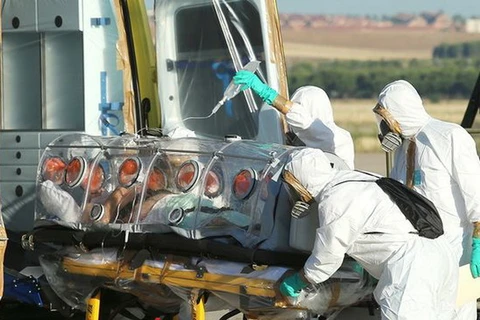 Bệnh nhân Ebola đầu tiên ở châu Âu được cách ly cực kỳ cẩn thận