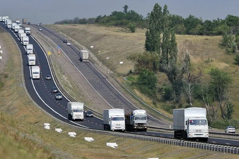 Ukraine bắt đầu kiểm tra đoàn xe chở hàng viện trợ của Nga