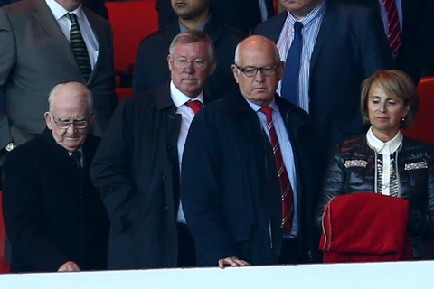 Sir Alex Ferguson "nóng mặt," Ashley Young ăn vạ thô thiển