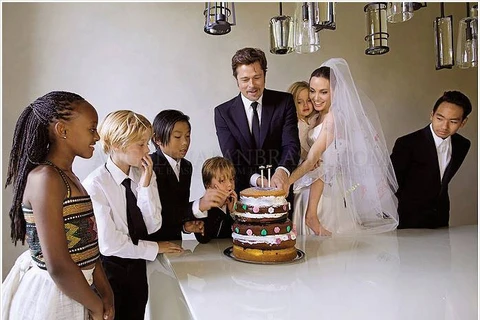 Pax Thien tự làm bánh cưới cho Brad Pitt và Angelina Jolie