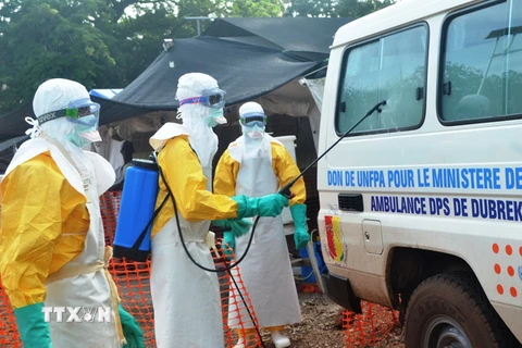 Malaysia hỗ trợ găng tay y tế cho các nước bị ảnh hưởng Ebola