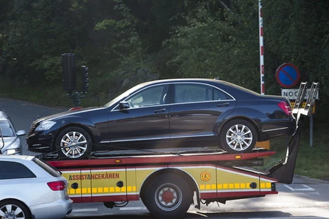 Xe ôtô chở Nhà Vua Thụy Điển Carl Gustaf XVI gặp tai nạn