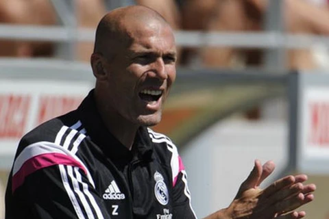 Zinedine Zidane đối mặt với án phạt nặng vì thiếu bằng cấp