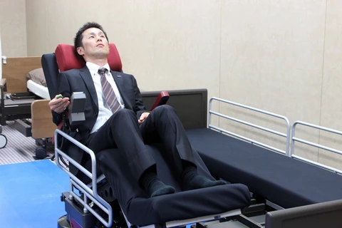 Nhật Bản ra mắt robot giường nằm dành cho người khuyết tật