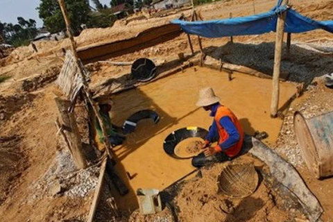Sập mỏ vàng trái phép ở Indonesia, 18 người thiệt mạng 
