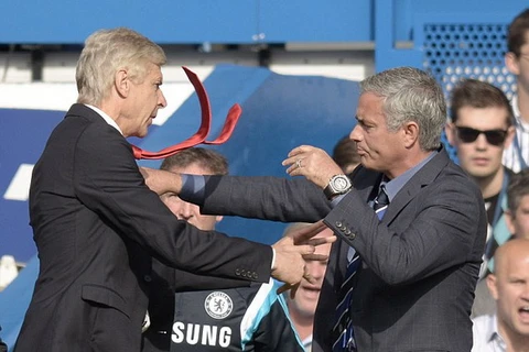 HLV Wenger không hối hận vì đã đẩy Mourinho ngay trên sân