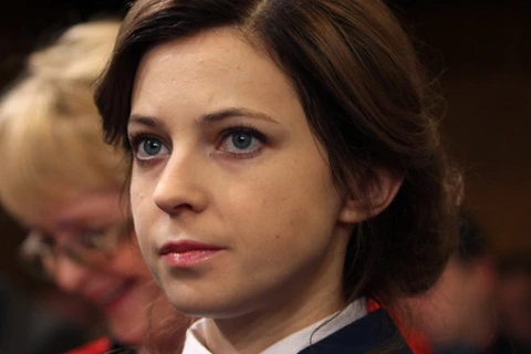 Công tố viên xinh đẹp của Crimea lại "gây bão" với kiểu tóc mới