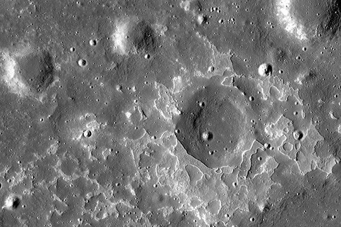 Núi lửa từng hoạt động trên Mặt Trăng vào thời kỳ khủng long?