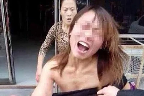 Báo chí Tây "sốc" với vụ lột quần áo đánh ghen ở Trung Quốc