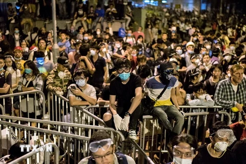Lãnh đạo Hong Kong đề nghị đàm phán với đại diện người biểu tình