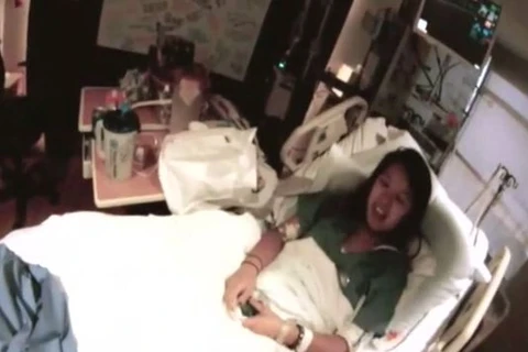 Nữ y tá gốc Việt nhiễm Ebola vẫn lạc quan trên giường bệnh