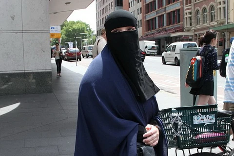 Vợ của phiến quân IS thách thức chống lại chính phủ Australia