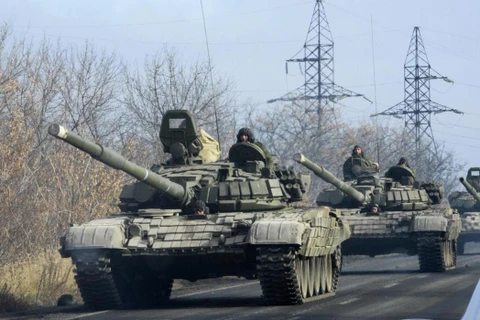 "Thiết bị quân sự và lính Nga ồ ạt tiến vào miền Đông Ukraine"