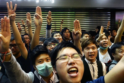 Hiệp hội Sinh viên Hong Kong bắt đầu bao vây trụ sở chính quyền