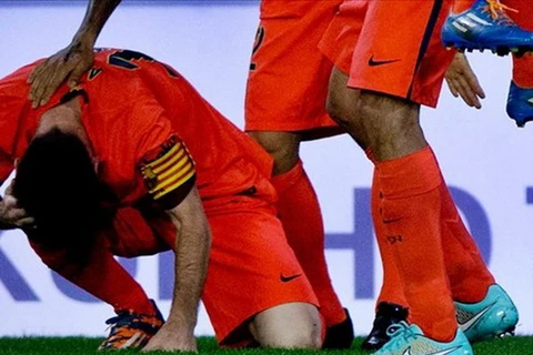 Kết quả: Lionel Messi bị tấn công, Dortmund xuống đáy Bundesliga