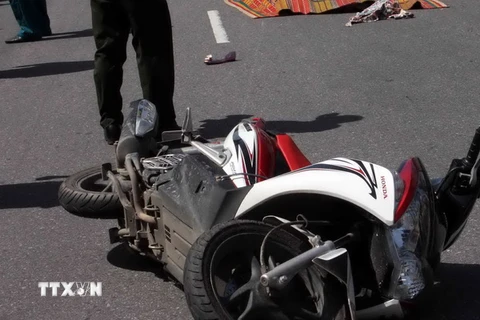 Quảng Nam: Xe đầu kéo đâm xe máy khiến 2 vợ chồng tử vong