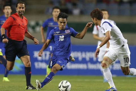 Kiatisuk đánh liều với "Messi của Thái Lan" ở trận gặp Philippines