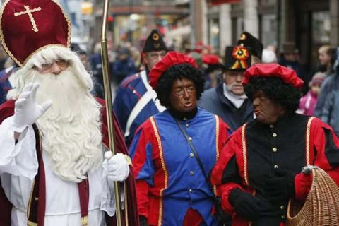 Người hầu da đen của ông già Noel không phải phân biệt chủng tộc