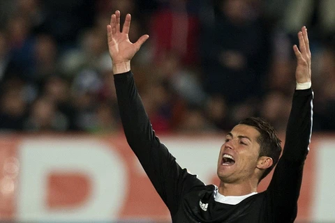 Ronaldo lập cú đúp giúp Real Madrid nối dài mạch chiến thắng