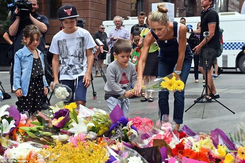Dòng người đổ về Sydney tưởng niệm hai nạn nhân thiệt mạng