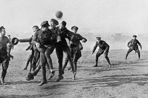 Anh, Đức tái hiện trận bóng đá đi vào lịch sử trong Thế chiến I