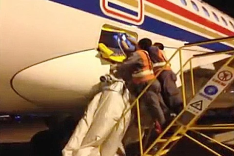 Hành khách Trung Quốc bị bắt vì cố tình mở cửa thoát hiểm
