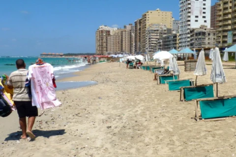 Đồng ruble mất giá khiến các bãi biển của Ai Cập vắng khách