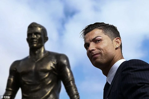 [Photo] Hình ảnh tượng đồng của Ronaldo được dựng ở quê nhà