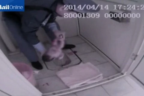 Thêm một trẻ sơ sinh bị bỏ rơi trong bồn cầu ở Trung Quốc