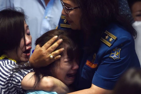 [Video] Cận cảnh trục vớt 40 thi thể nạn nhân máy bay AirAsia
