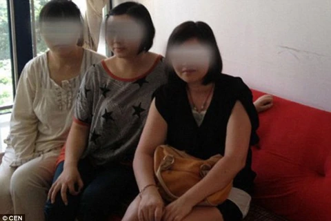 Trung Quốc triệt phá hai đường dây bán dâm "bú sữa mẹ"