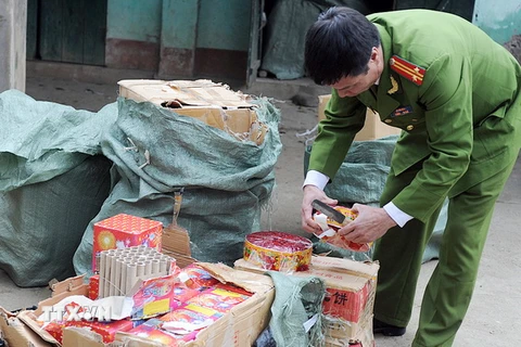 Quảng Ninh: Bắt quả tang vụ vận chuyển trái phép 17kg pháo
