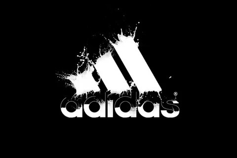 Lợi nhuận của Adidas bị ảnh hưởng do đồng ruble rớt giá