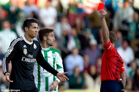 Cristiano Ronaldo đối mặt với án phạt cấm thi đấu 12 trận