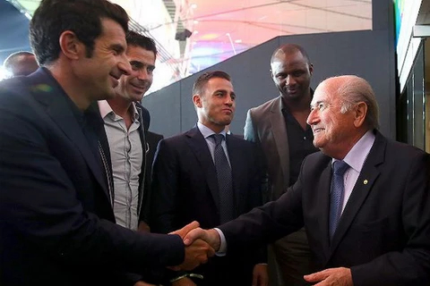 Luis Figo "tuyên chiến" Blatter trong cuộc đua Chủ tịch FIFA