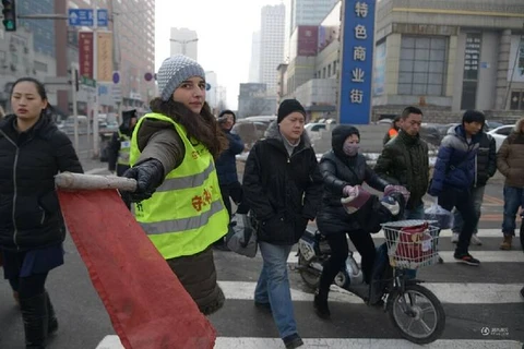 Nữ sinh viên Nga gây sốt khi giúp người Trung Quốc đi đúng đường